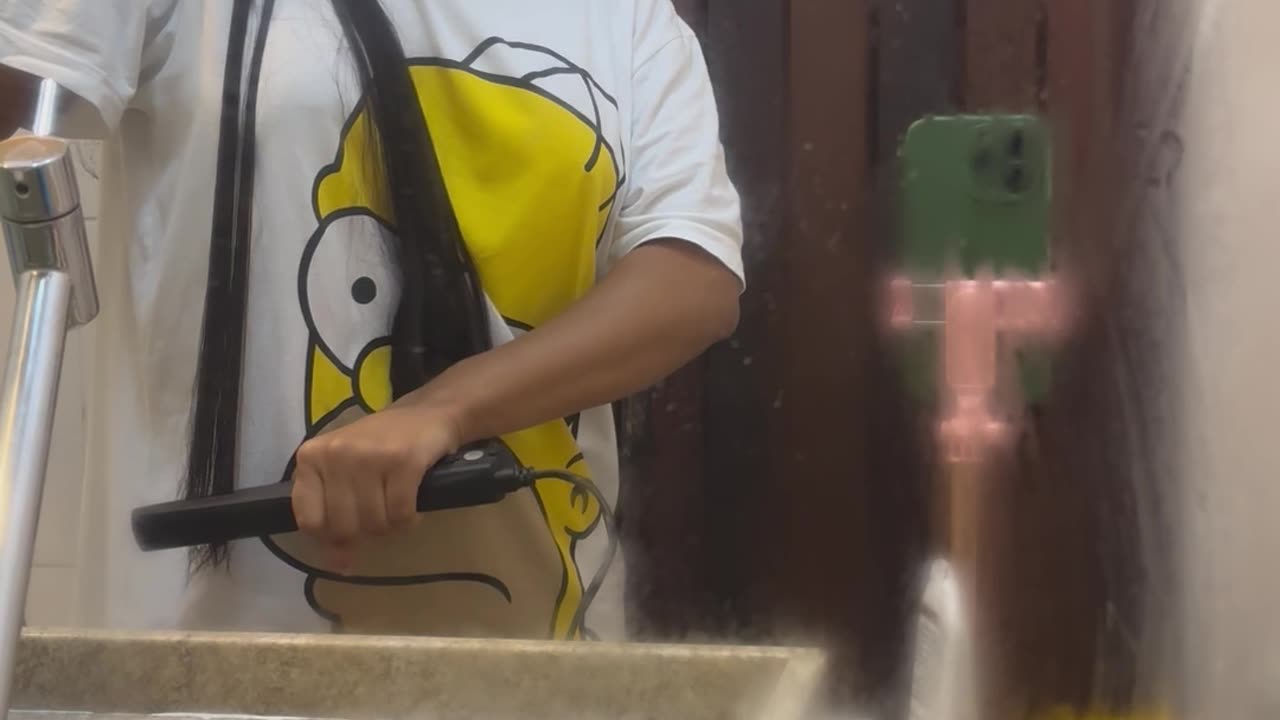 Hair Straightener Has a Short