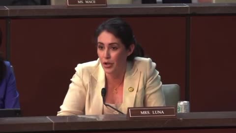 Anna Paulina Luna destroys Tampon for pending “No Kings” Rally speech