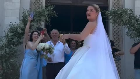 Ja kush i priti lulet në dasmën e motrës së Danjës
