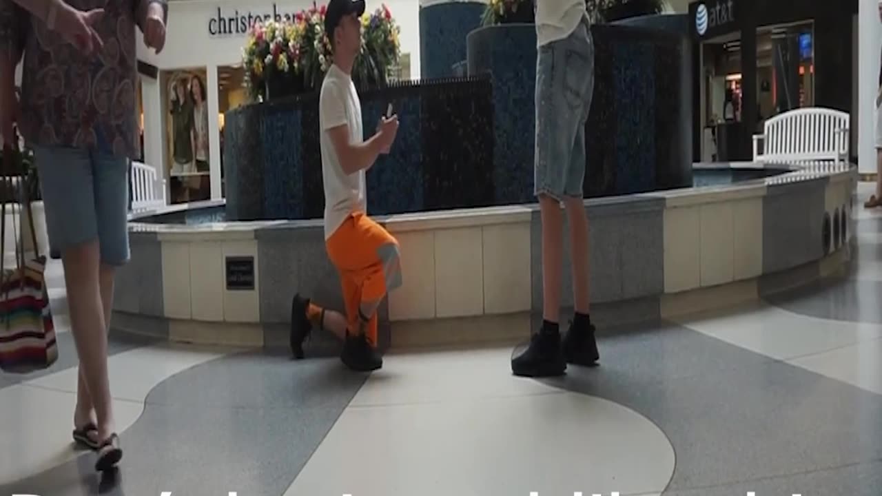 Gay Proposal Goes Wrong in Mall 💍💔💦