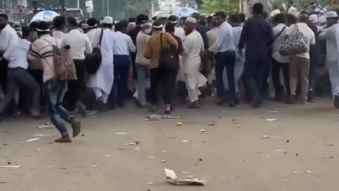 Police in Bangladesh are not afraid of Islamic mobs.