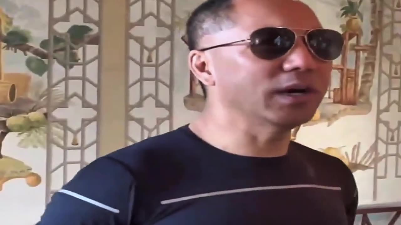 20221027文贵先生GETTR¹: #胡锦涛政治灾难:胡锦涛坚持要给全党全国讲话,不答应坚决不拉倒,但被外甥女外甥和孙子孙女拿住,中共已经开始对前任总书记玩这个了!