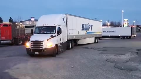 DONT BE THIS GUY #ourtruckinglife #trucker #reallifetruckers #truckdrivers #atruckerslife #truck