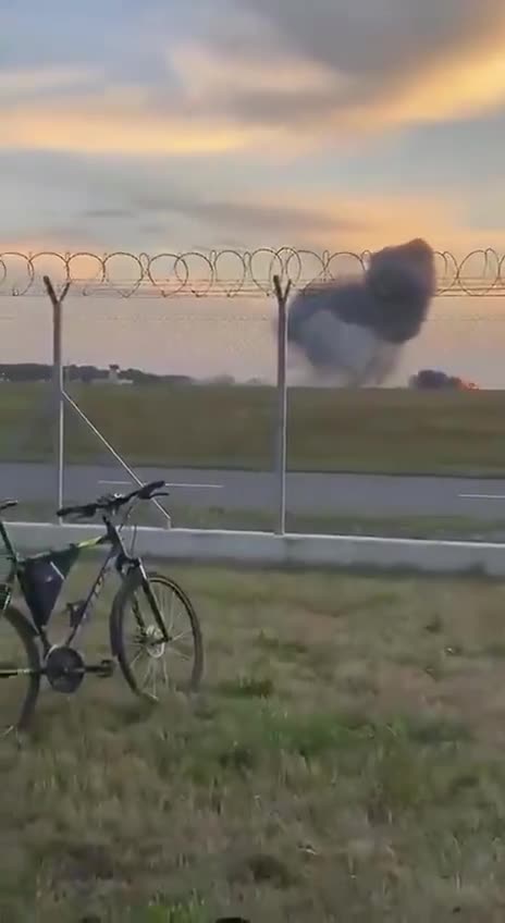 Poloni, rrëzohet avioni luftarak gjatë provës së shfaqjes ajrore, humb jetën tragjikisht piloti