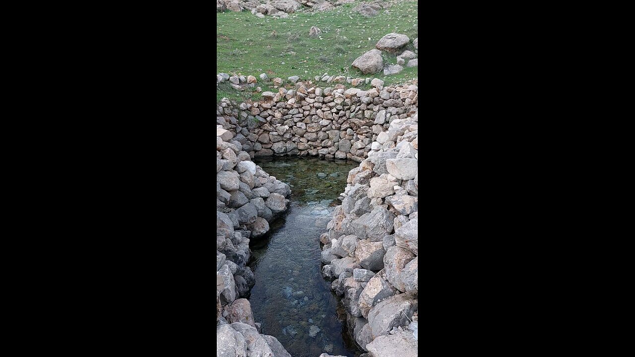 سرابی زیبا که آبش از دل زمین بیرون میاد