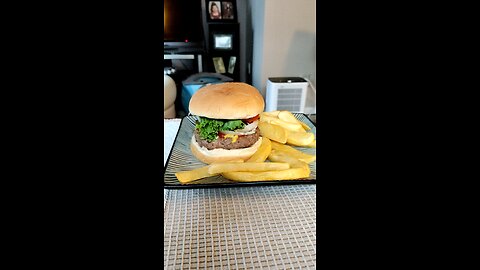 Eating Simple Truth Natural Ground Beef Burgers, Dbn, MI, 8/21/25