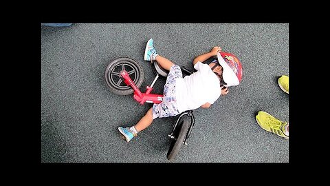 KIDS: Clumsy and funny! - Can you hold your LAUGH?