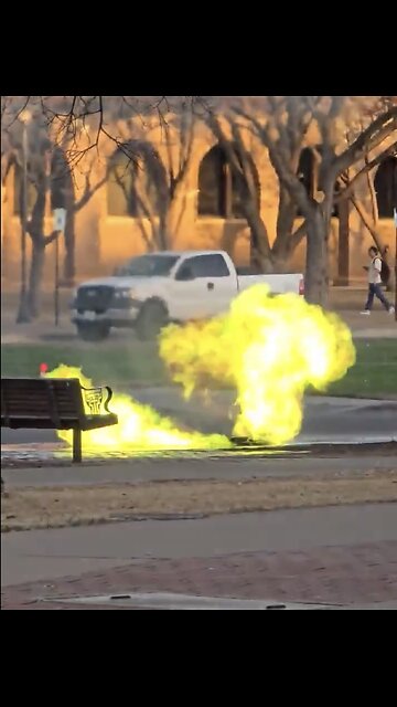GREEN FLAMES ERUPTS FROM MANHOLE🔥📸AT LUBBOCK TEXAS TECH CAMPUS💫