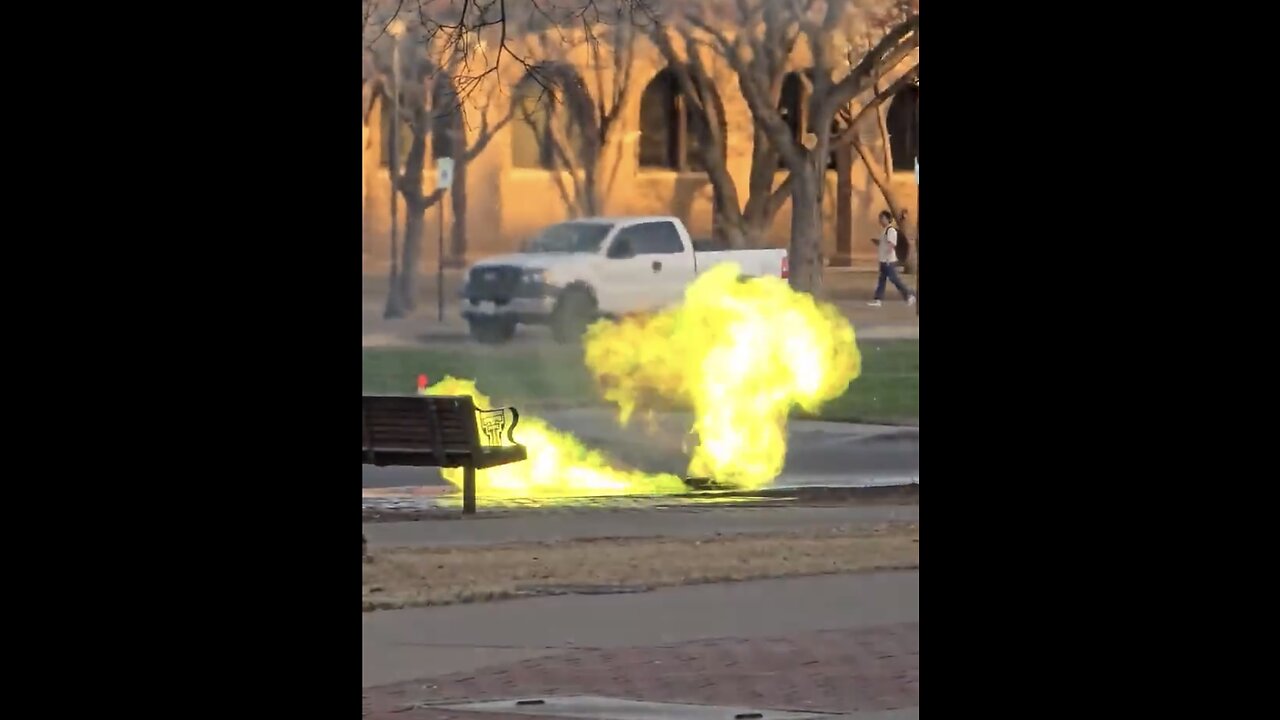 GREEN FLAMES ERUPTS FROM MANHOLE🔥📸AT LUBBOCK TEXAS TECH CAMPUS💫
