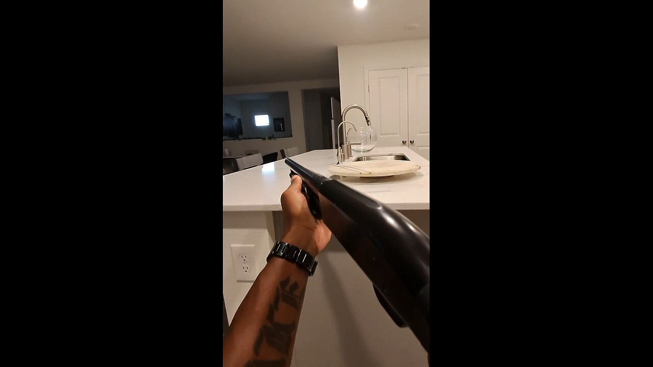 Why you should choose shotgun instead of pistol for home defense