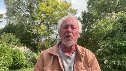 "Stay strong and take no bull" - with Neil Oliver & Clive de Carle