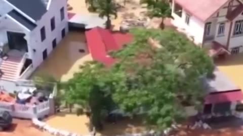 VIETNAM POD VODOU - JIŽ 12 TAJFUNŮ V ROCE 2025