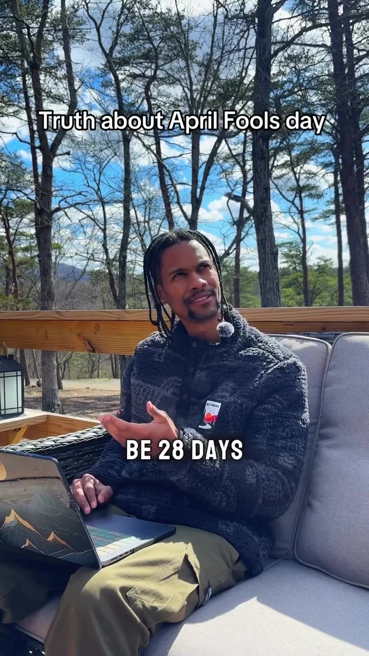 Does a year really has 13 month, and 28 days each month, was the ancient right?