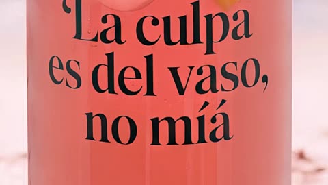¿La culpa del vaso o la mía? ¡Este verano se disfruta mejor con un buen trago! #Verano #Refresco