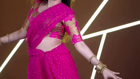 Hot woman India pink dress look with dance