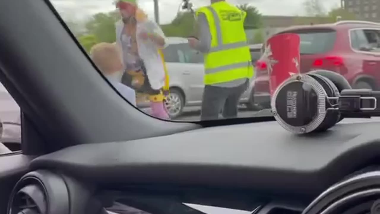 Vehicles Dances In The Parking Lots