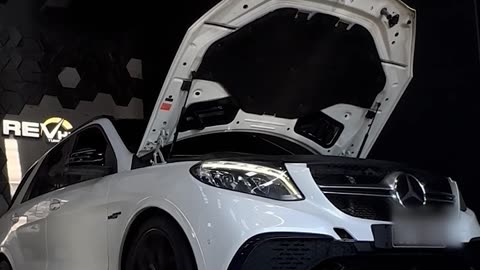 Benz M157 5.5L with downpipes and tune