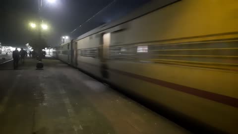 Dhanbad Howrah Black Diamond Express Crossing Serampore with ICF coaches