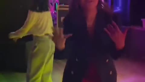 Khwaja Asif ke Beti Ki Dance ki Video Viral Hogai Ek Galasi Hor Dy #duet with @Rajpoot