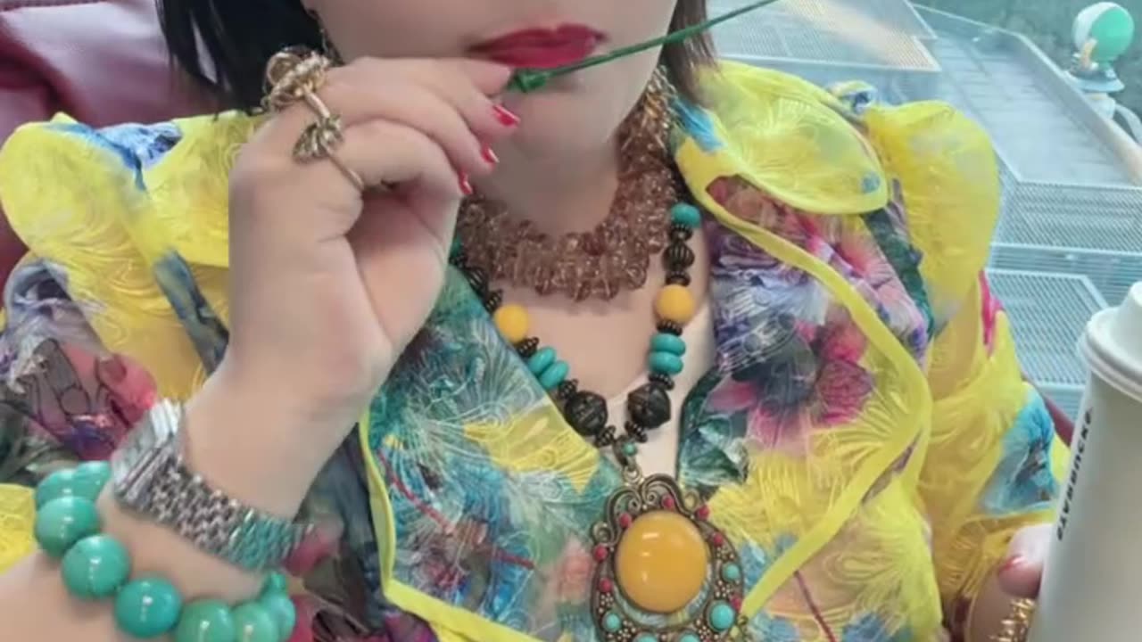 250529-4 Turquoise Bead Strand: A Fairy Tale of Trapping Glaciers Around the Neck