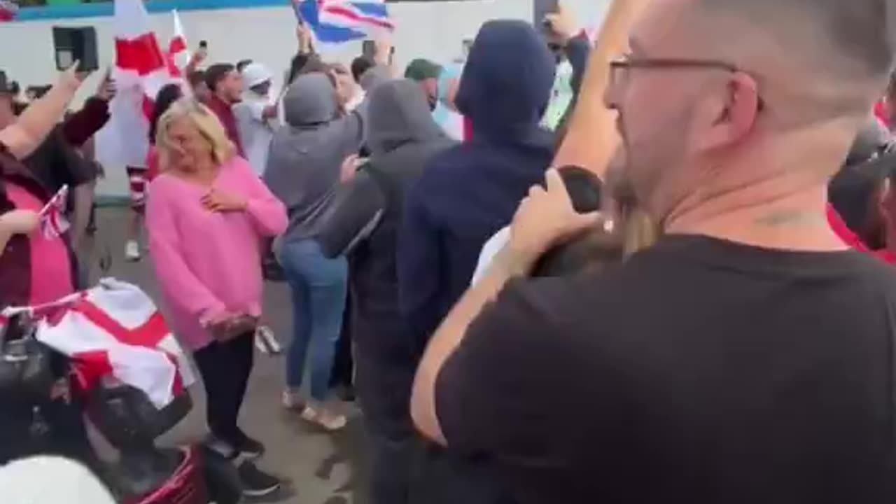 Many hotels in UK housing fake asylum seekers are surrounded by British patriots.