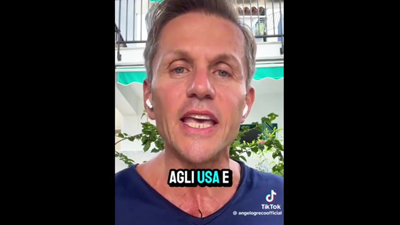 Un inchino plateale.