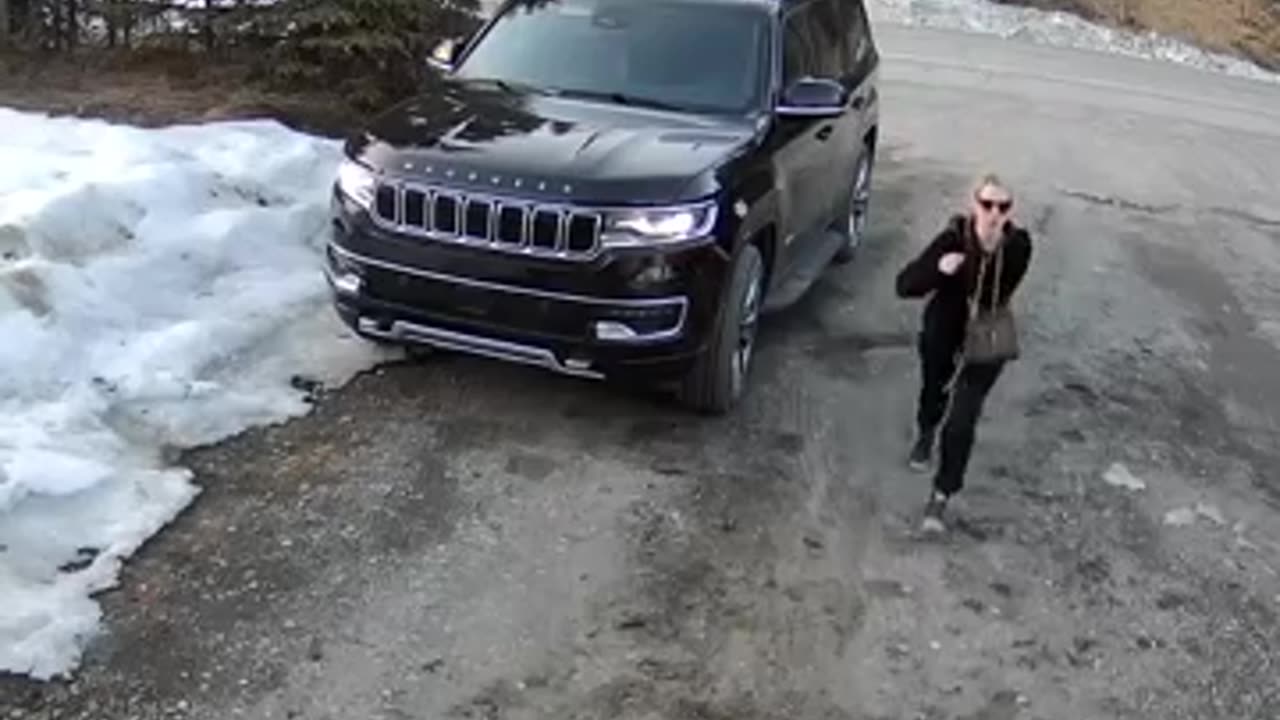 No wonder why the neighbours never want to talk to us