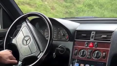 Mercedes Classic Elegance | جمال الماضي بعدسة اليوم 🎥✨"