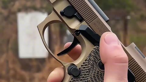 贝雷塔92XI手枪 #国外合法拍摄国内请勿模仿 #武器科普 #实弹射击 #男人减速带 #靶场射击