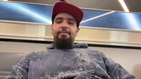 BIG DOG STRAT LIVE IN LAX AIRPORT-f2mVG7HkQ_4