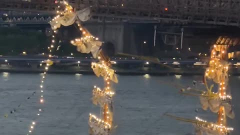 Mexican Navy Tall Ship Slams Into Brooklyn Bridge, Toppling Huge Masts