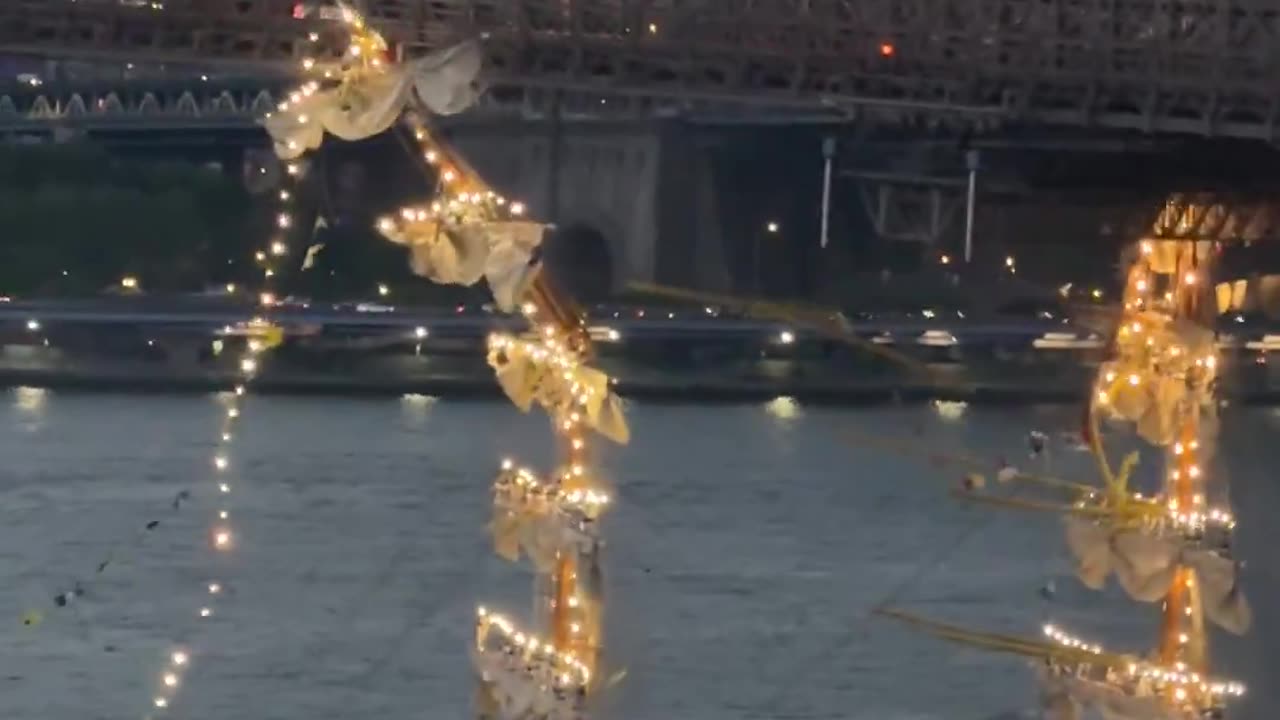 Mexican Navy Tall Ship Slams Into Brooklyn Bridge, Toppling Huge Masts