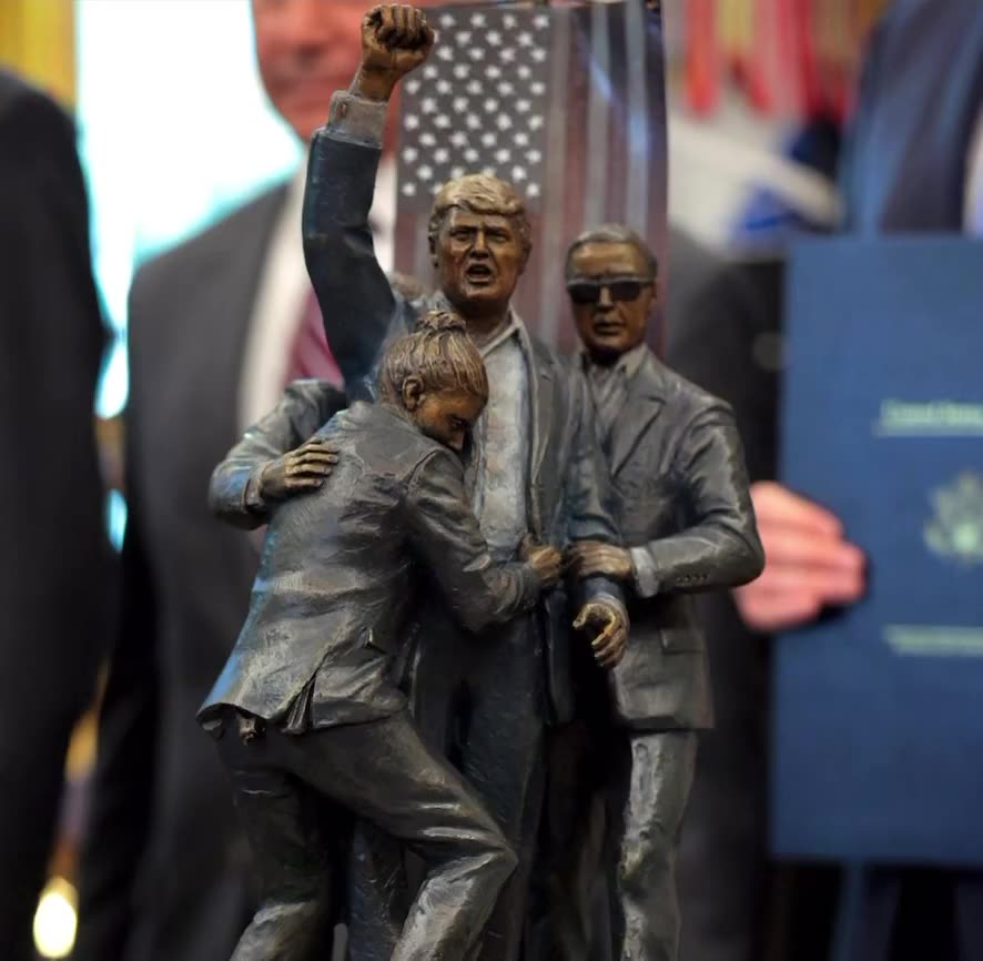 NEW—IN THE OVAL OFFICE… @DanScavinoFORCE