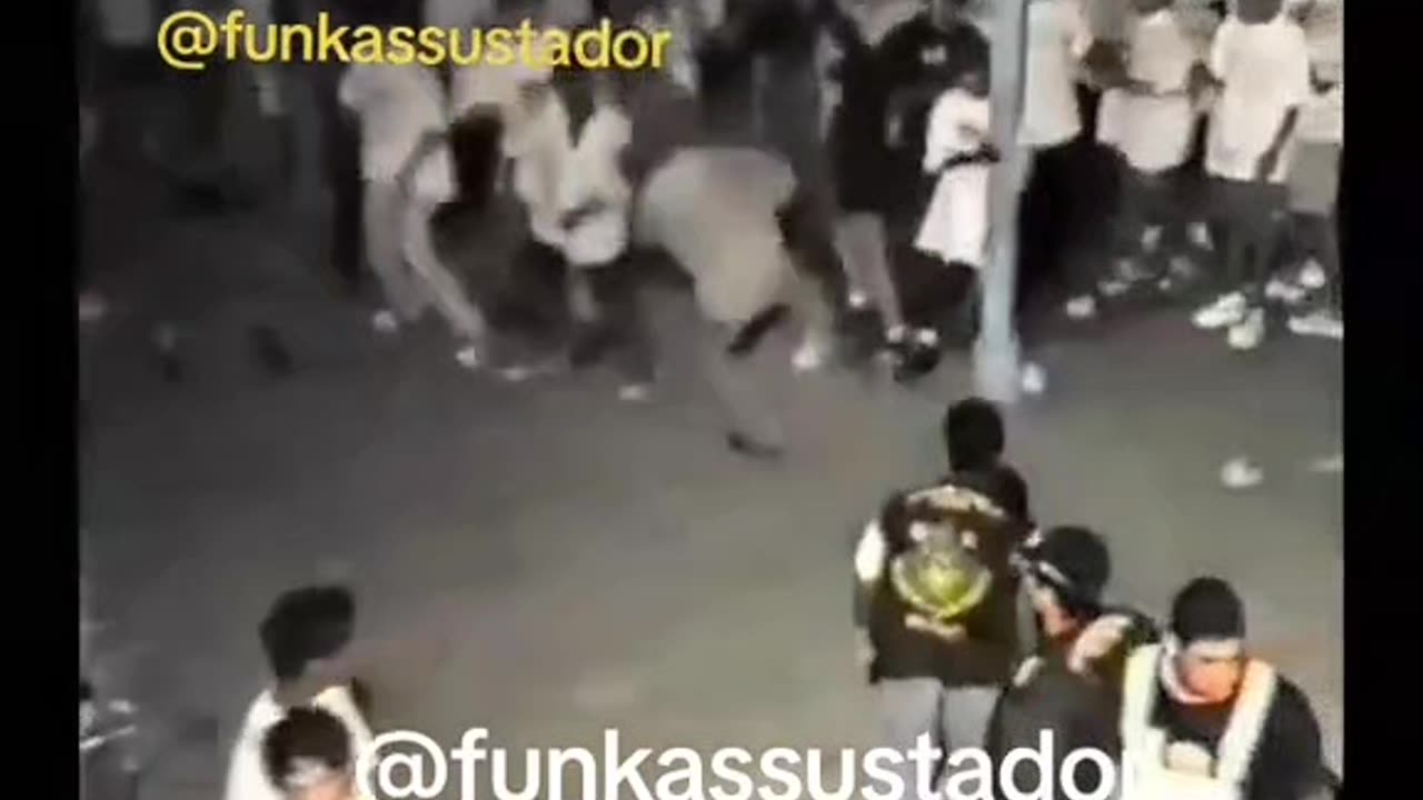 Muita Confusão no baile funk