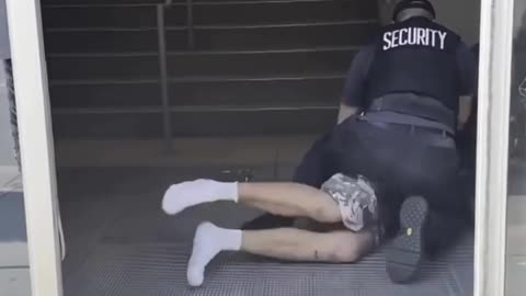 White Shoplifter Fights Security Guards