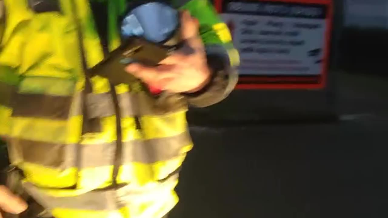 Živý člověk vs korporátní poskok