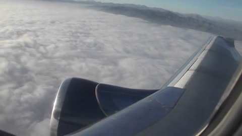 Boeing 737-200, while landing at La Serena Airport , touched the runway with the right wingtip