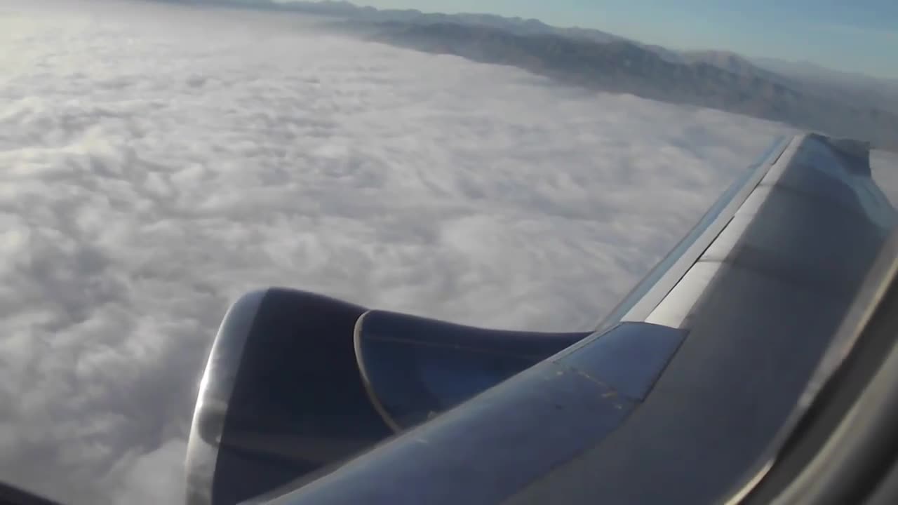Boeing 737-200, while landing at La Serena Airport , touched the runway with the right wingtip