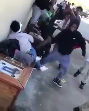 Guy Beaten By A Group Of Other Dudes While His Girlfriend Tried Protecting Him