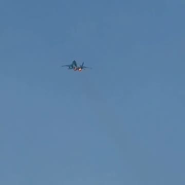 Absolutely Incredible Footage of a Ukrainian Mig-29 Dropping Bombs(Textbook)