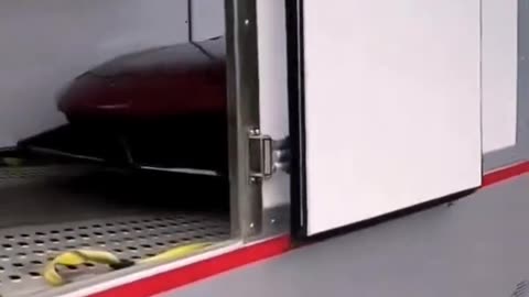 👉 Must-See Lamborghini Loading into an Enclosed Trailer! 🔥🚗