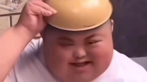 DILARANG SENYUM