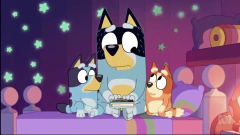 (Bandit reads the bedtime storybook with his daughters Bluey & Bingo in the bedroom)