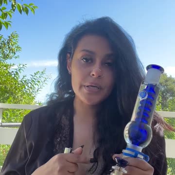 👀Phoenix Star Glycerin Coil Bong In Action #420 #bonggirl