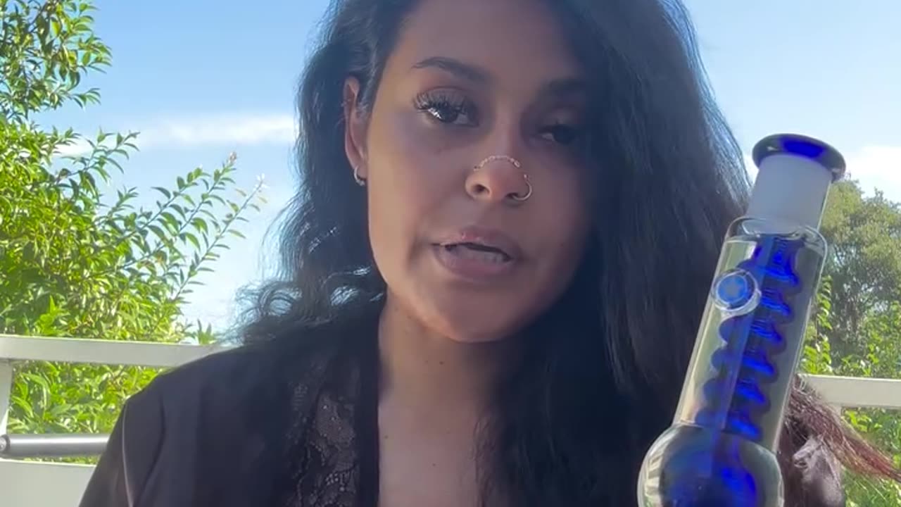 👀Phoenix Star Glycerin Coil Bong In Action #420 #bonggirl