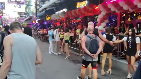Walking on Soi 6 Pattaya #soi6