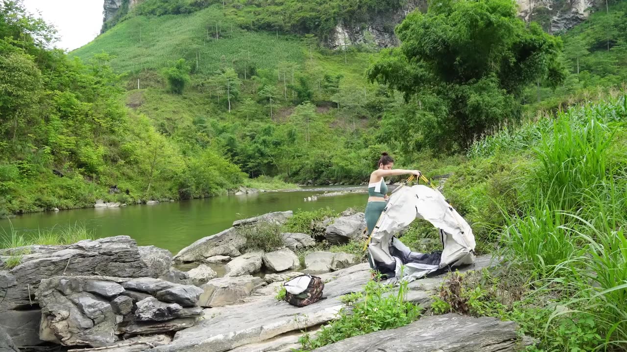 Days Solo Camping - Bathing in the stream to relax the wildlife on the island Part#3