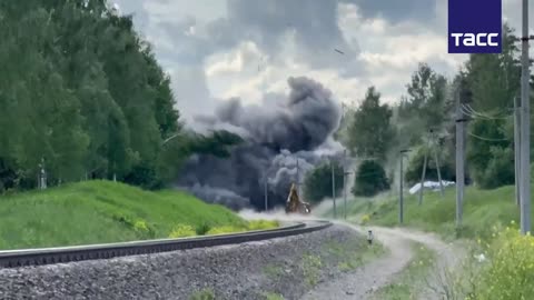 💥👀 A targeted explosion completely destroyed a bridge in the Bryansk region