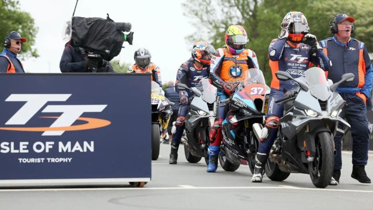 ISLE OF MAN TT 2025 QUALIFYING - LIVE TIMING & COMMENTARY