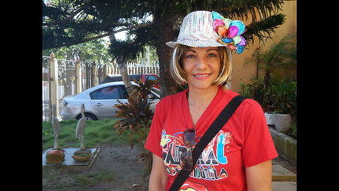 BEATRIZ & MIKE WAIT FOR TAXI IN BARRANQUILLA, COLOMBIA